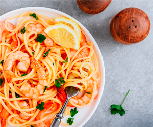 Linguini com Camarões Salteados e Raspas de Limão Siciliano 